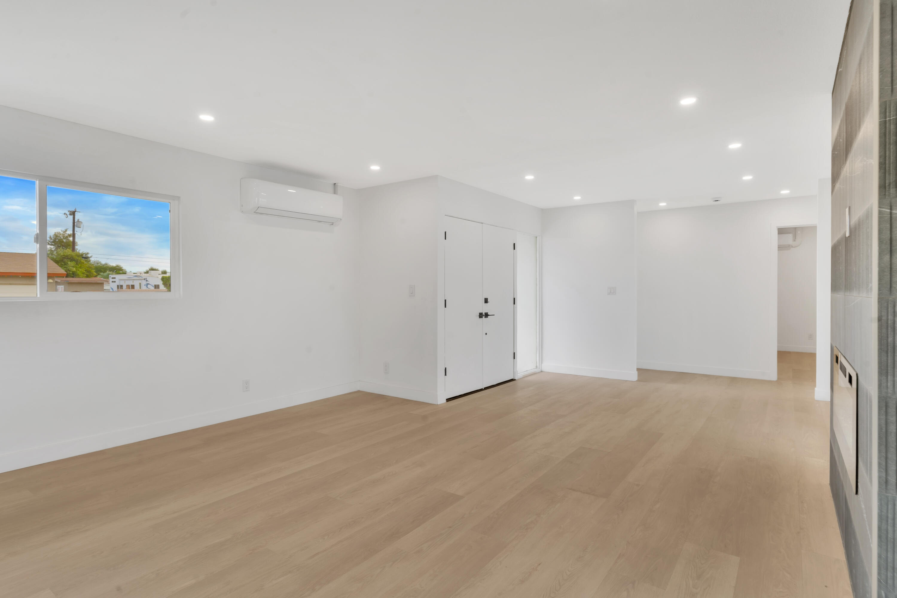 3087 North Biskra Road Palm Springs, CA 92262 - Photo 10 of 31 a view of an empty room