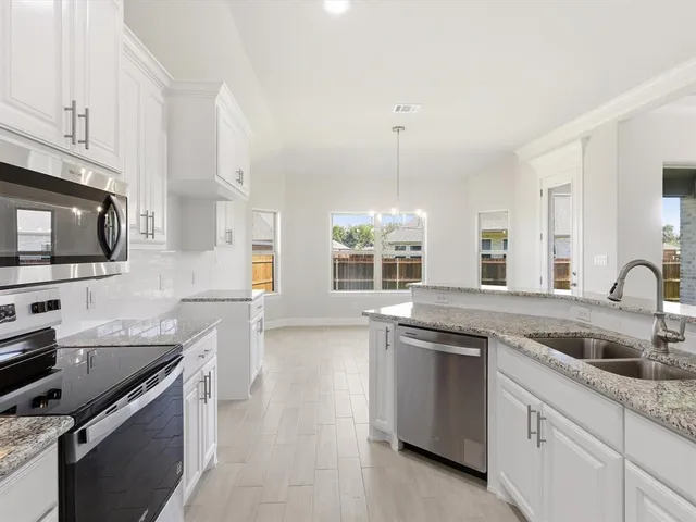 $316,888 | 724 Raylan, Springtown, TX 76082