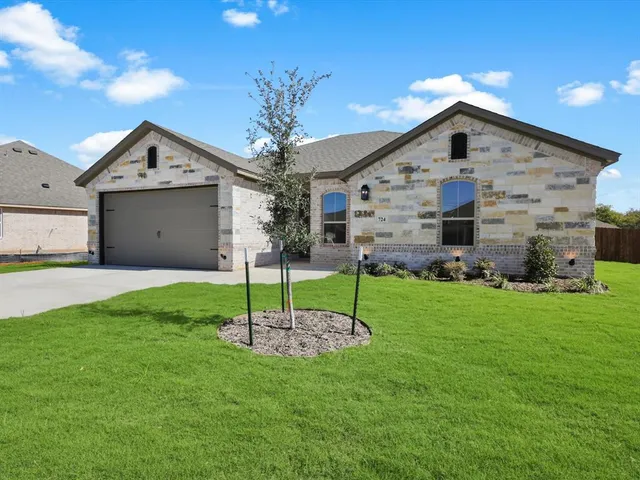 $316,888 | 724 Raylan, Springtown, TX 76082