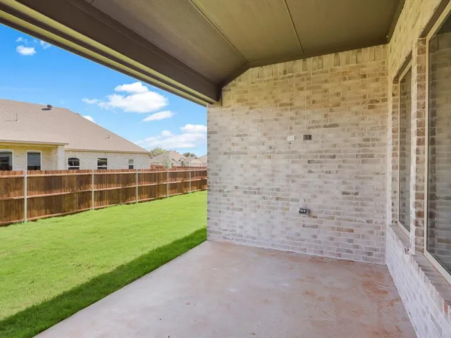 $316,888 | 724 Raylan, Springtown, TX 76082