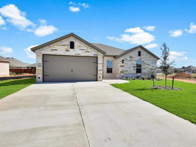 $316,888 | 724 Raylan, Springtown, TX 76082