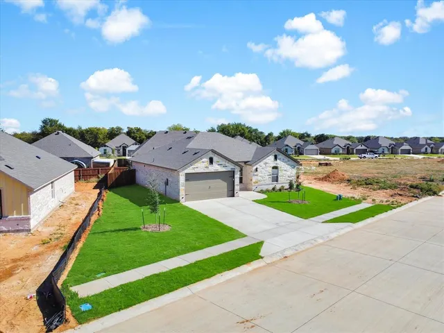 $316,888 | 724 Raylan, Springtown, TX 76082