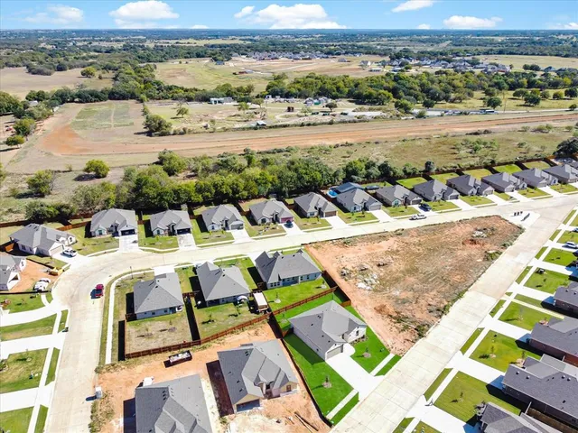 $316,888 | 724 Raylan, Springtown, TX 76082