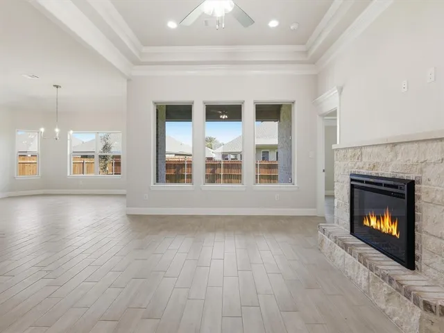 $316,888 | 724 Raylan, Springtown, TX 76082