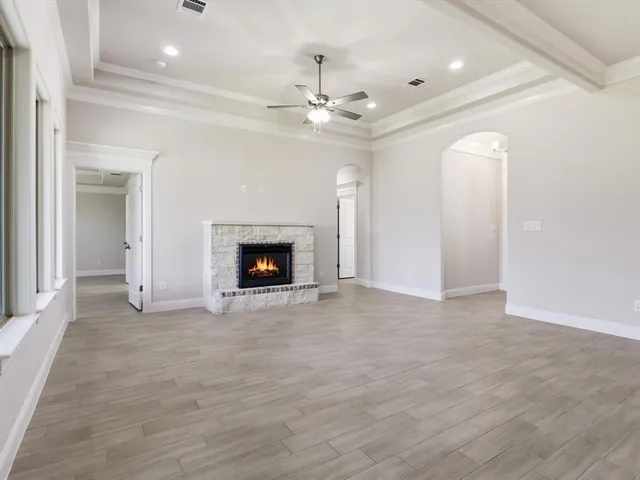 $316,888 | 724 Raylan, Springtown, TX 76082