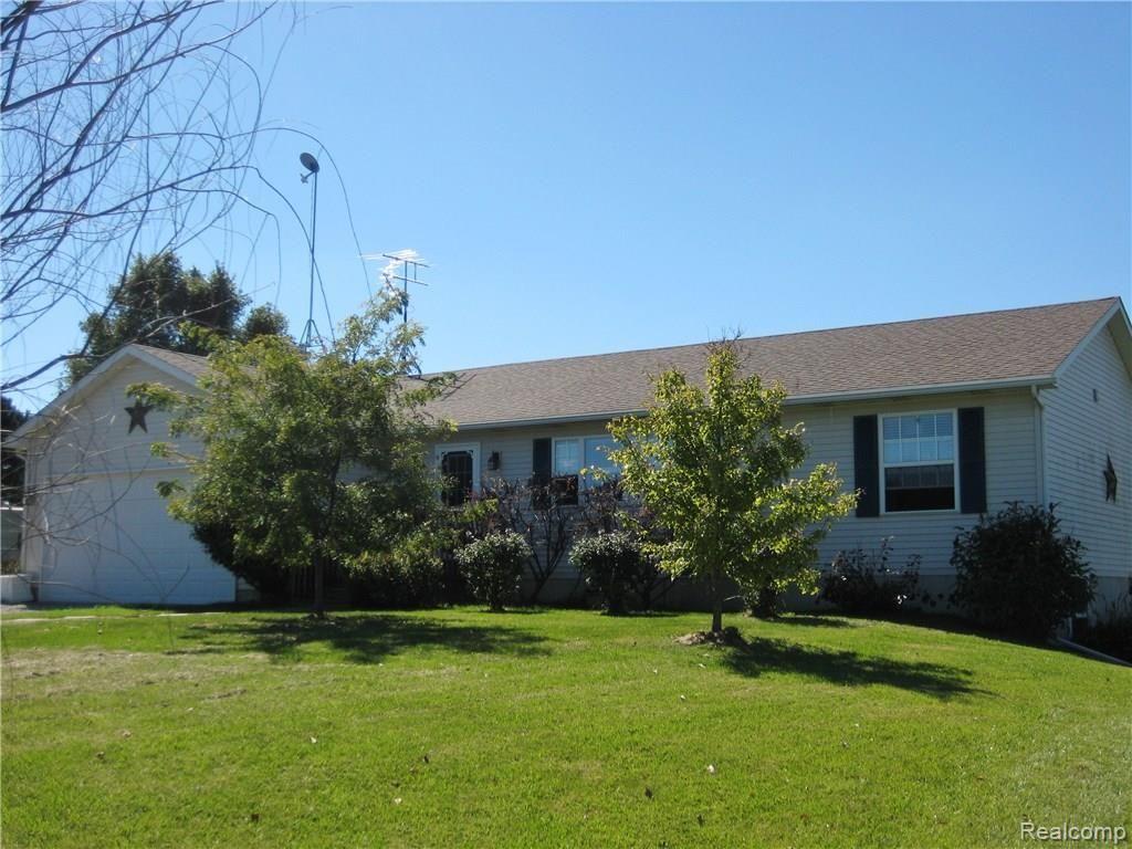 9415 North Robb Road Fowlerville, MI 48836 - Photo 1 of 31 IMG_1698.JPG