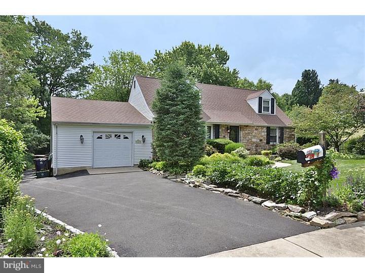318 Garden Road Oreland, PA 19075 - Photo 2 of 23 Driveway