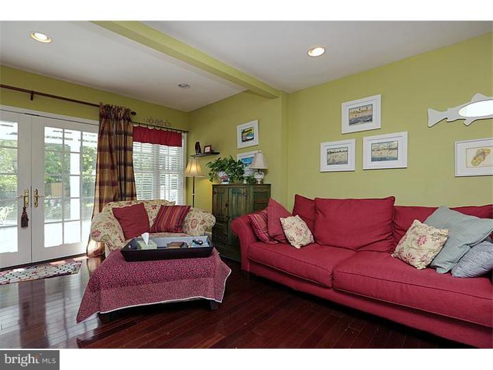 318 Garden Road Oreland, PA 19075 - Photo 3 of 23 Living Room
