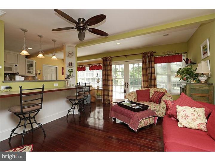 318 Garden Road Oreland, PA 19075 - Photo 4 of 23 Living Room
