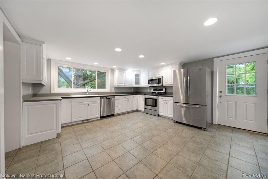 3590 Orchard Lake Road West Bloomfield, MI 48324 - Photo 15 of 34