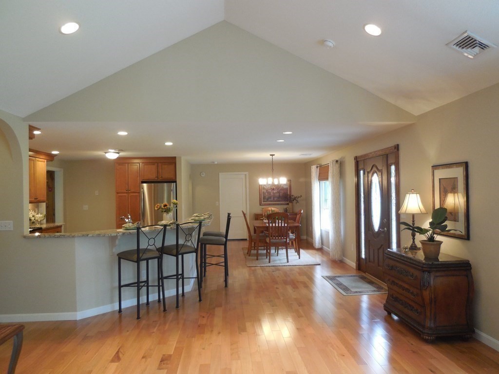 85 Mountain Road Holyoke, MA 01040 - Photo 5 of 28