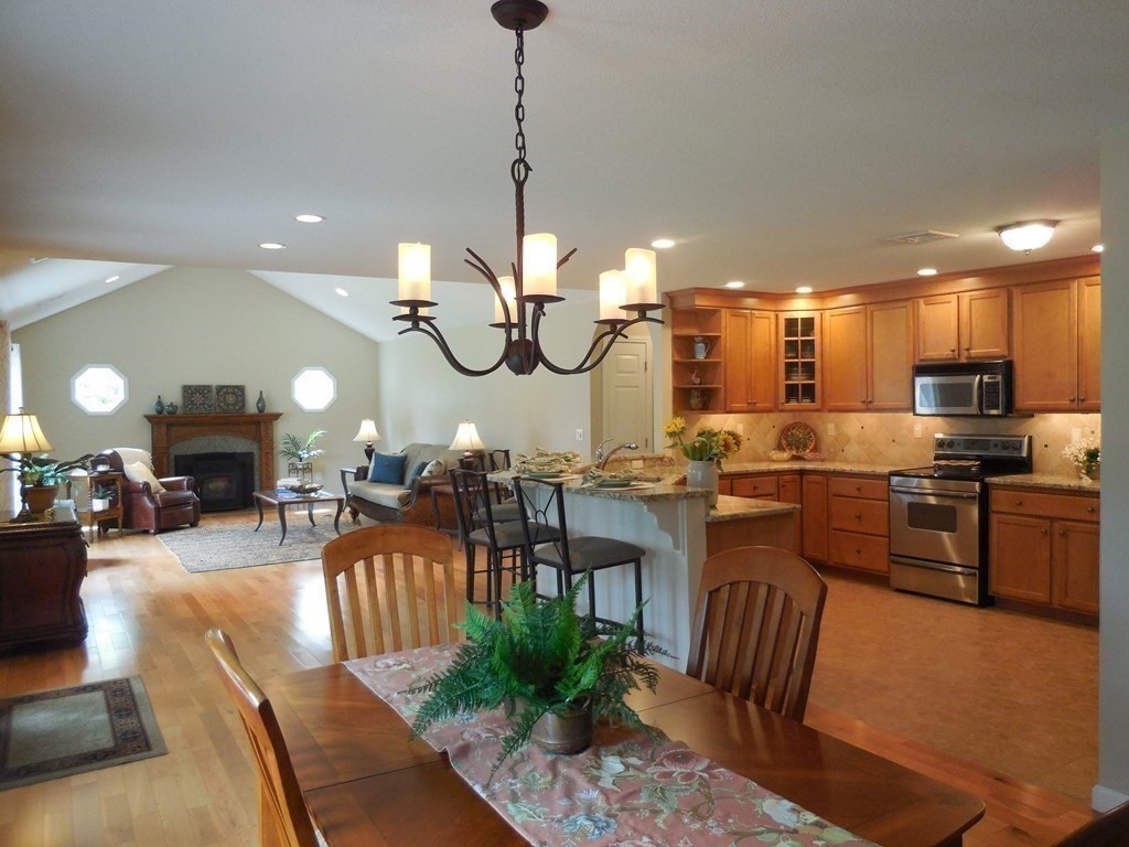 85 Mountain Road Holyoke, MA 01040 - Photo 6 of 28
