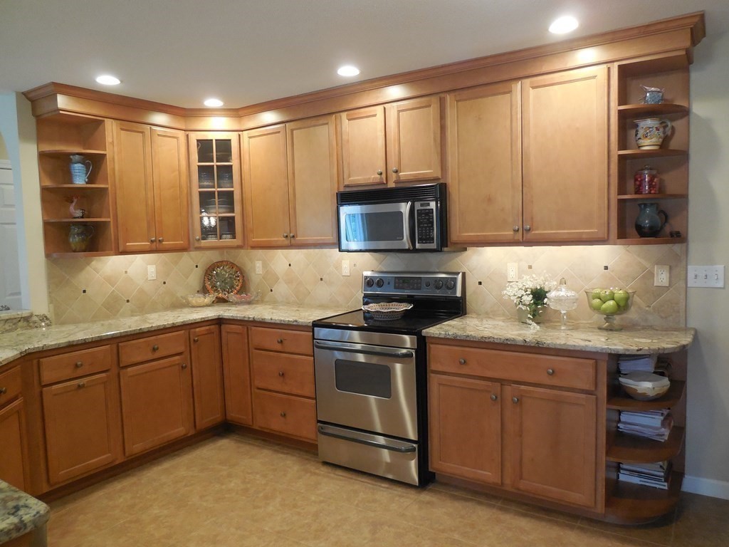 85 Mountain Road Holyoke, MA 01040 - Photo 8 of 28