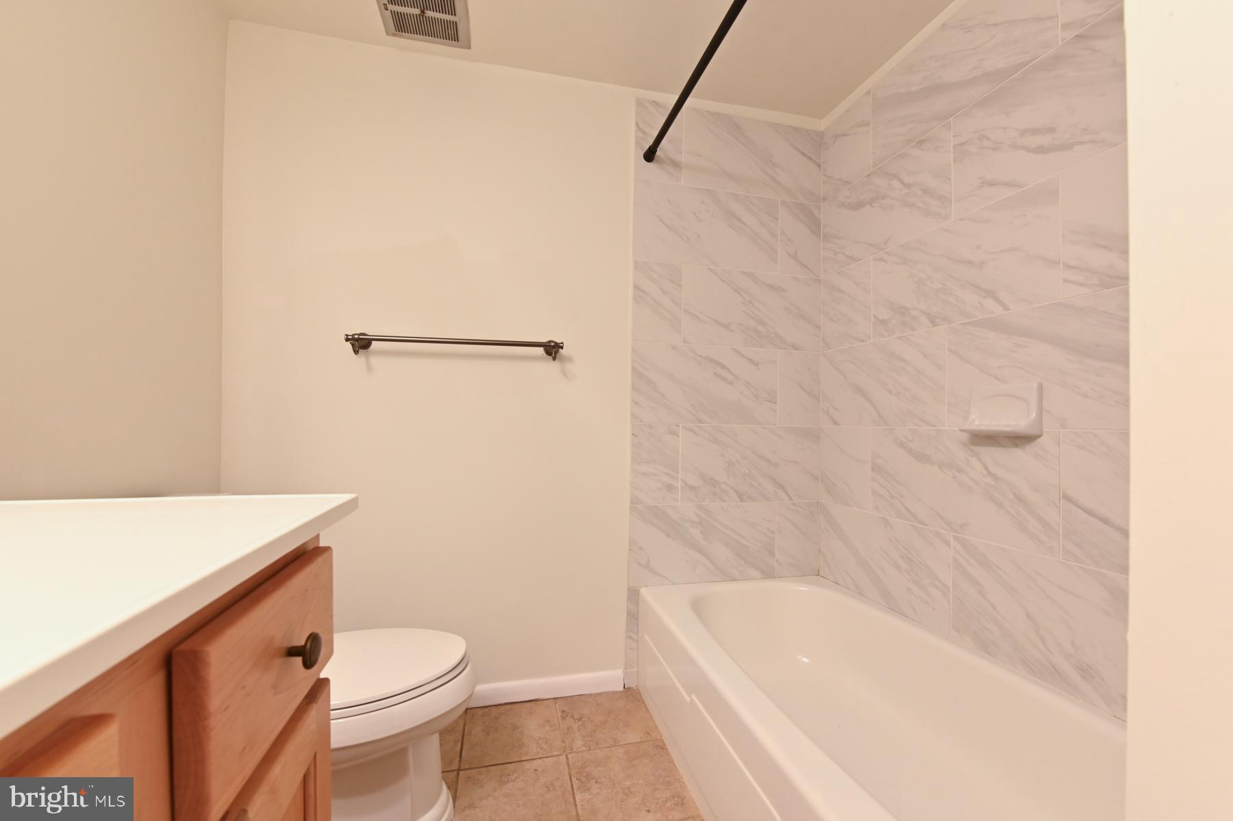 2570 Riva Road, Unit 3C Annapolis, MD 21401 - Photo 17 of 17 a bathroom with a bathtub and sink