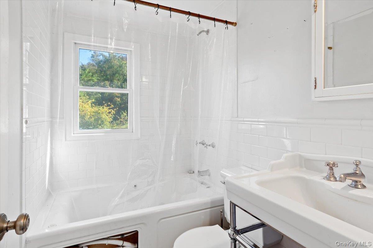 610 Farm To Market Road Patterson, NY 10509 - Photo 11 of 24 1st Floor Full Bathroom