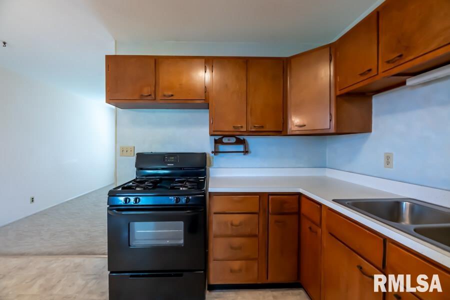 302 Lynnhaven Drive Washington, IL 61571 - Photo 13 of 39 Gallery Image 13