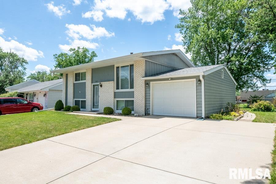 302 Lynnhaven Drive Washington, IL 61571 - Photo 2 of 39 Gallery Image 2