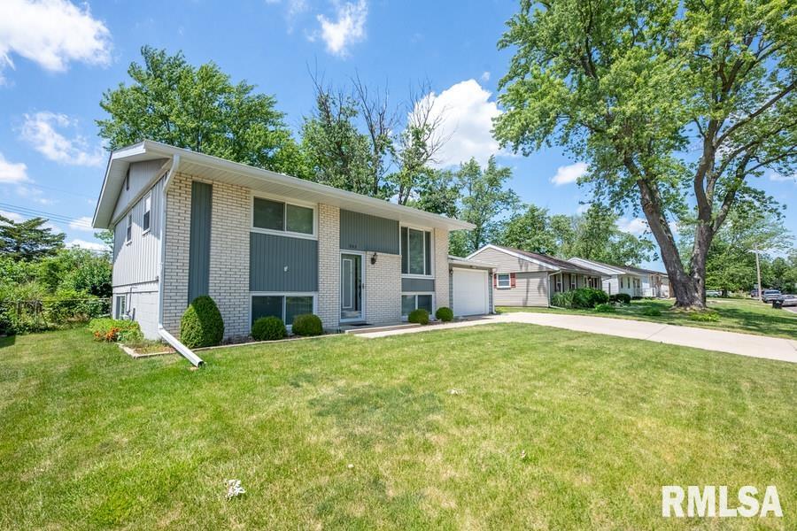 302 Lynnhaven Drive Washington, IL 61571 - Photo 3 of 39 Gallery Image 3