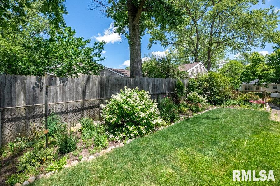 302 Lynnhaven Drive Washington, IL 61571 - Photo 33 of 39 Gallery Image 33