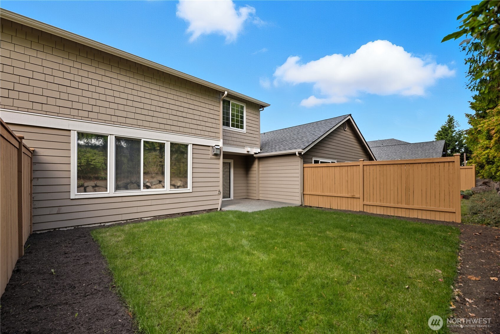 1430 West Casino Road, Unit 272 Everett, WA 98204 - Photo 17 of 37 a front view of a house with garden