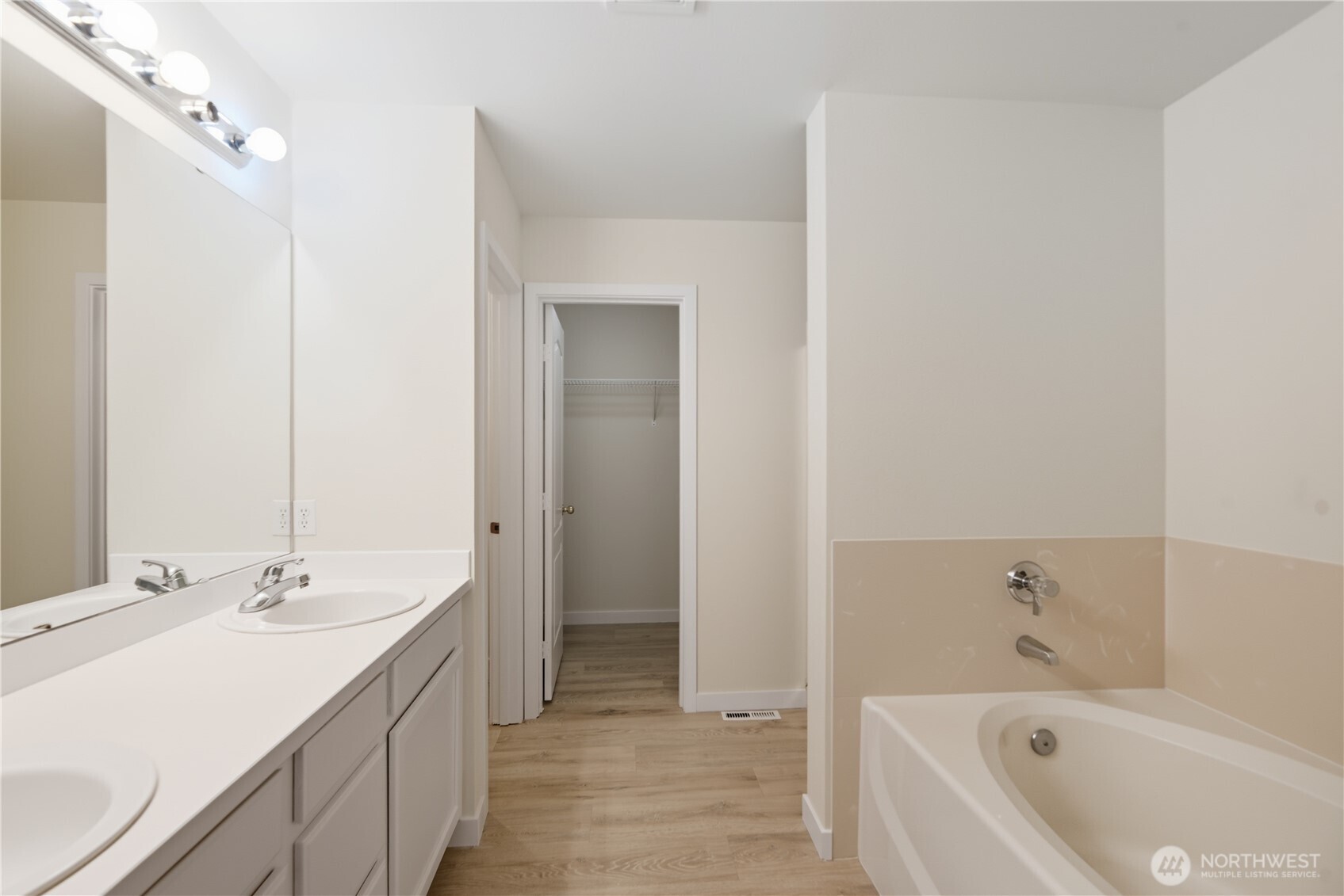 1430 West Casino Road, Unit 272 Everett, WA 98204 - Photo 23 of 37 a bathroom with a tub sink and mirror