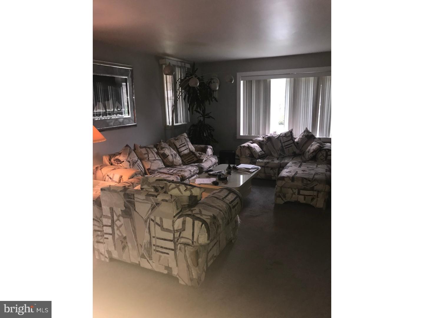 1731 Danforth Street Philadelphia, PA 19152 - Photo 8 of 19 Living Room
