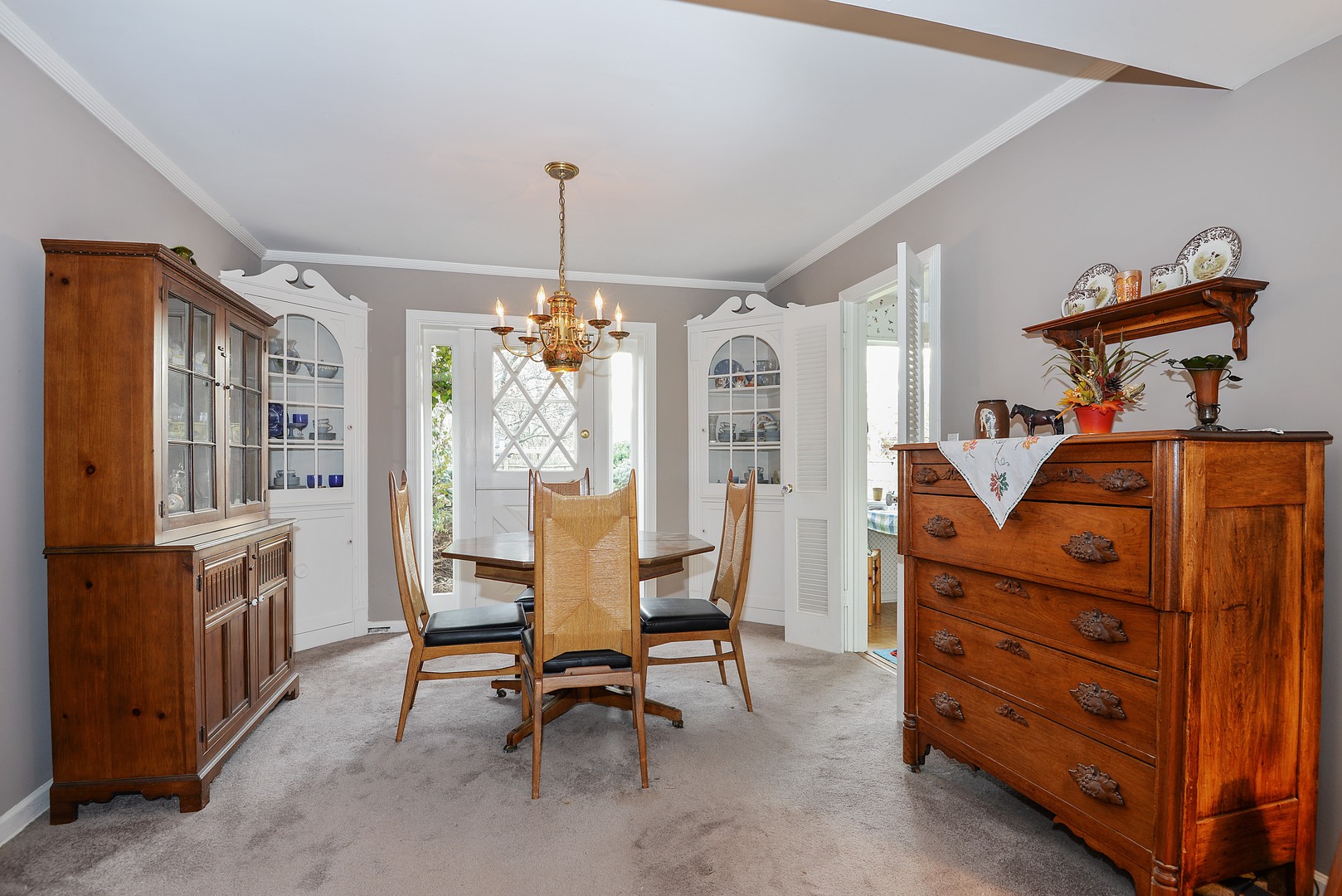 3225 Illinois Road Wilmette, IL 60091 - Photo 7 of 21 a view of a livingroom with furniture
