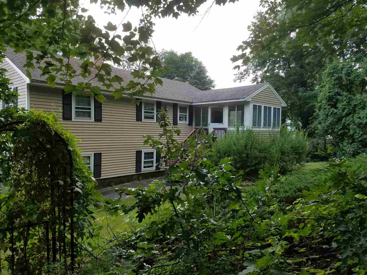 67 Chase Road Londonderry, NH 03053 - Photo 4 of 28
