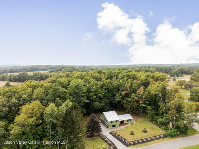 $855,000 | 84 Rockefeller Lane, Red Hook, NY 12571