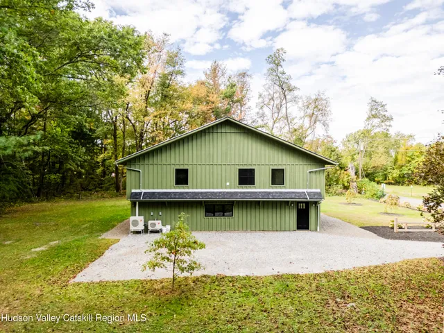 $855,000 | 84 Rockefeller Lane, Red Hook, NY 12571