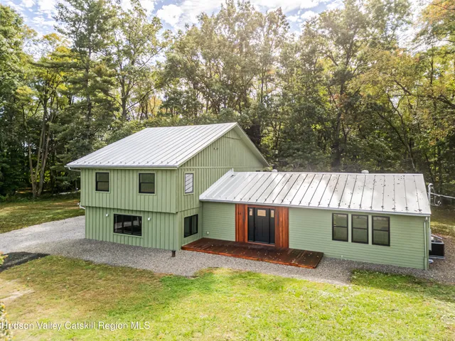 $855,000 | 84 Rockefeller Lane, Red Hook, NY 12571