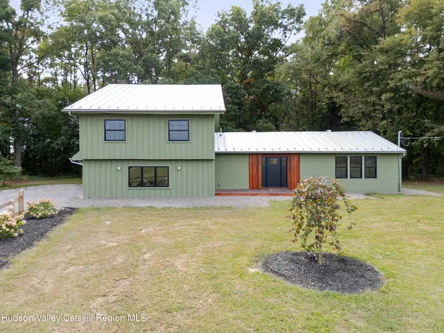 $855,000 | 84 Rockefeller Lane, Red Hook, NY 12571