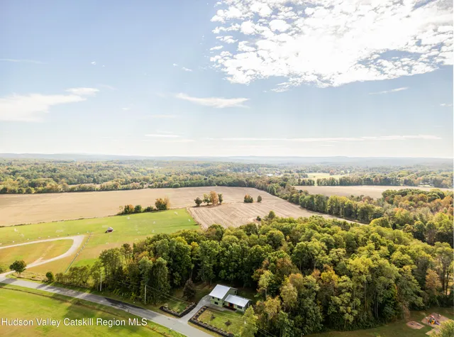 $855,000 | 84 Rockefeller Lane, Red Hook, NY 12571