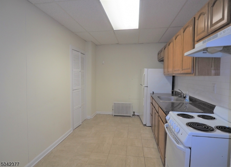 10 Waverly Place, Unit 5 Madison, NJ 07940 - Photo 2 of 4 a kitchen that has a sink and a stove