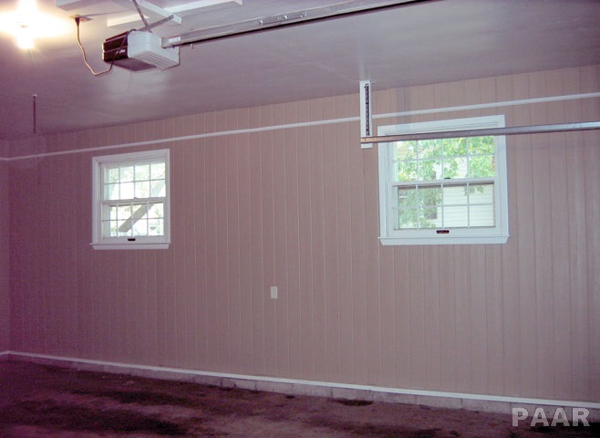 155 Lincoln Road Canton, IL 61520 - Photo 15 of 24 Gallery Image 15