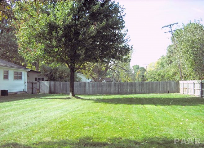 155 Lincoln Road Canton, IL 61520 - Photo 23 of 24 Gallery Image 23
