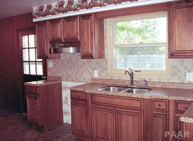 155 Lincoln Road Canton, IL 61520 - Photo 4 of 24 Gallery Image 4