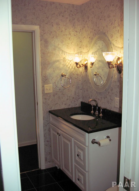 155 Lincoln Road Canton, IL 61520 - Photo 9 of 24 Gallery Image 9