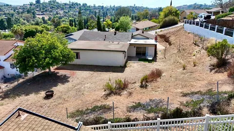 a view of a houses with a yard