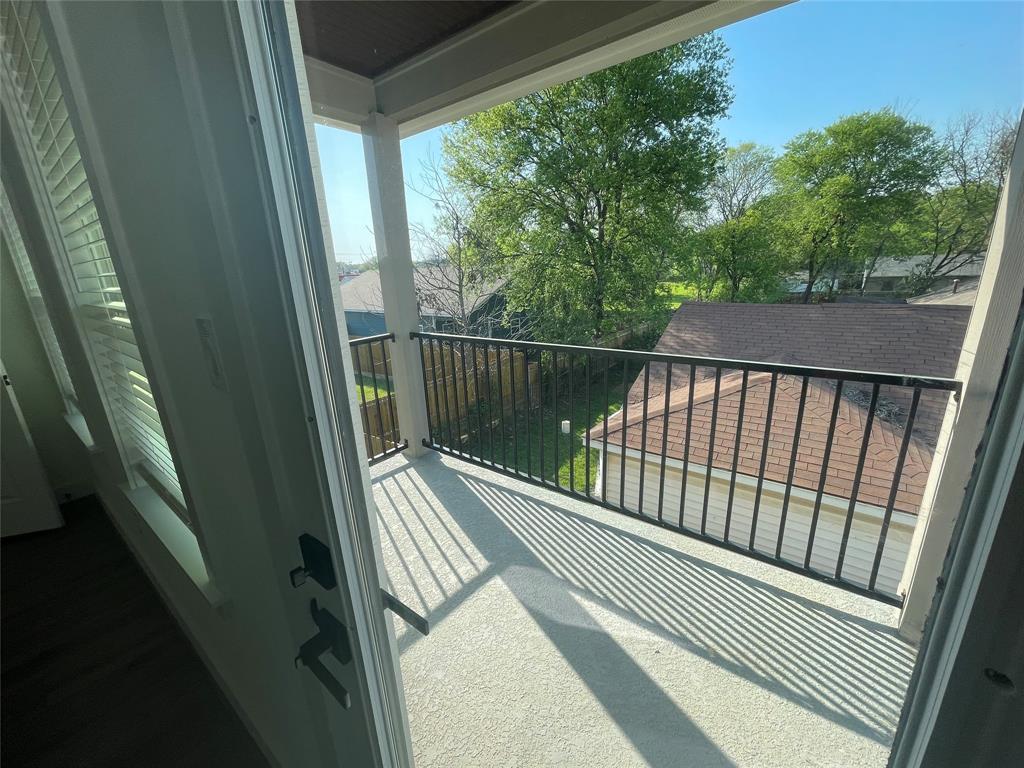 3535 Spring Avenue Dallas, TX 75210 - Photo 8 of 19 View of balcony