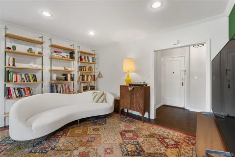 $310,000 | 280 Bronxville Road, Unit 8B, Bronxville, NY 10708