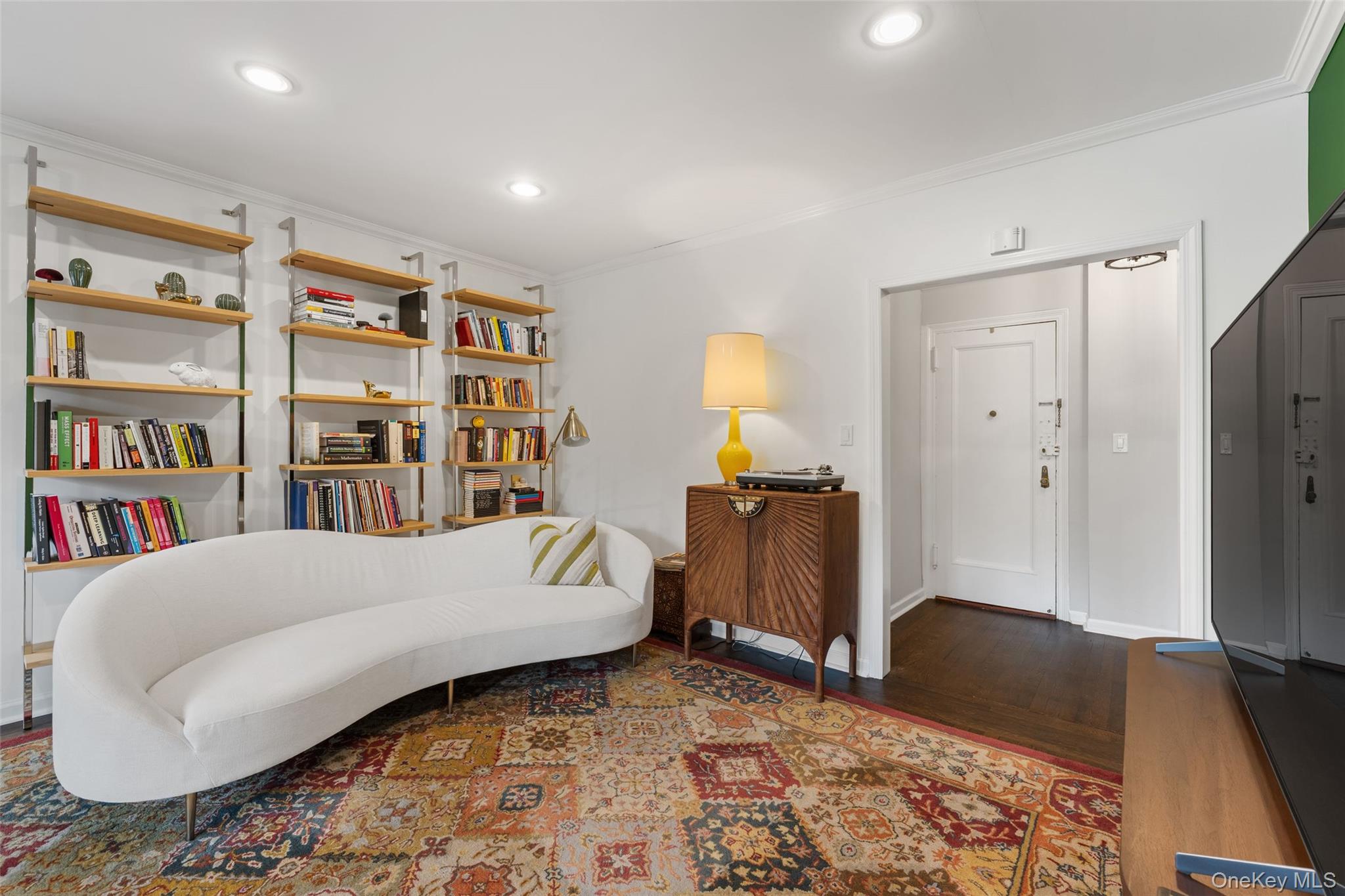 280 Bronxville Road, Unit 8B Bronxville, NY 10708 - Photo 3 of 14 View of the Living Room looking into the foyer.