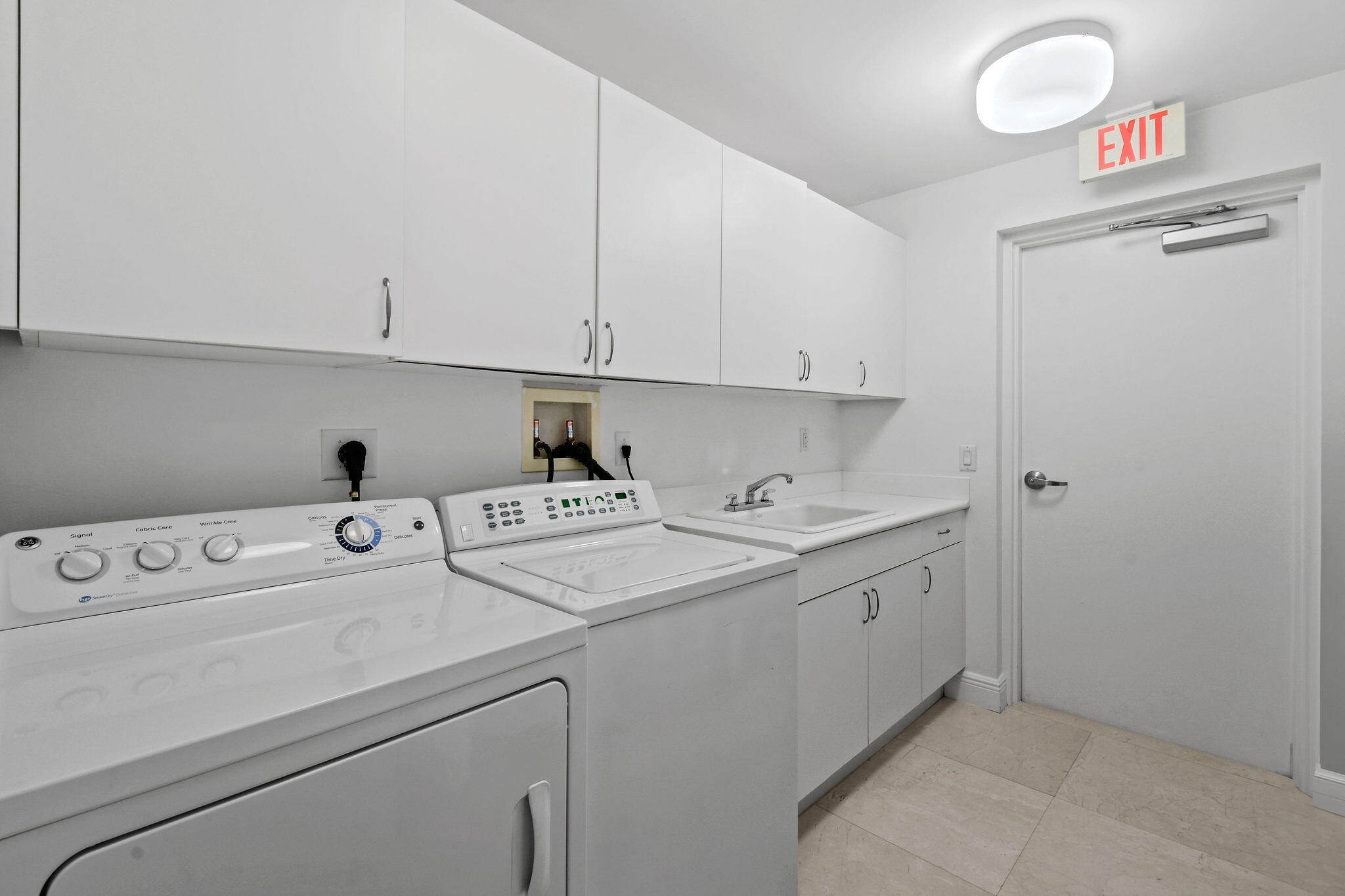 4600 North Ocean Drive, Unit 902 Singer Island, FL 33404 - Photo 46 of 79 Laundry Room