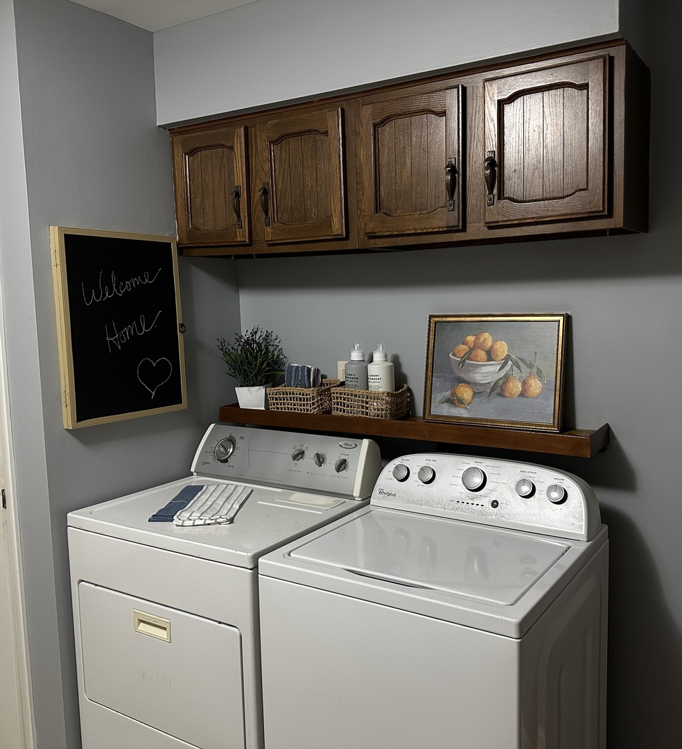 3216 Biscayne Road McHenry, IL 60050 - Photo 4 of 18 a utility room with dryer and washer