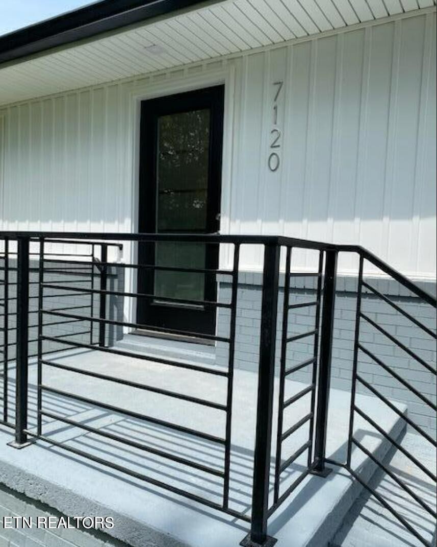 7120 Bonair Road Knoxville, TN 37918 - Photo 3 of 29 a view of entryway