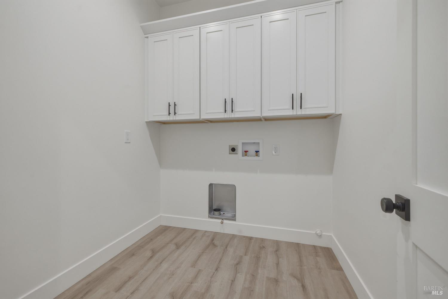 3441 Castlerock Court Santa Rosa, CA 95404 - Photo 25 of 65 Laundry room