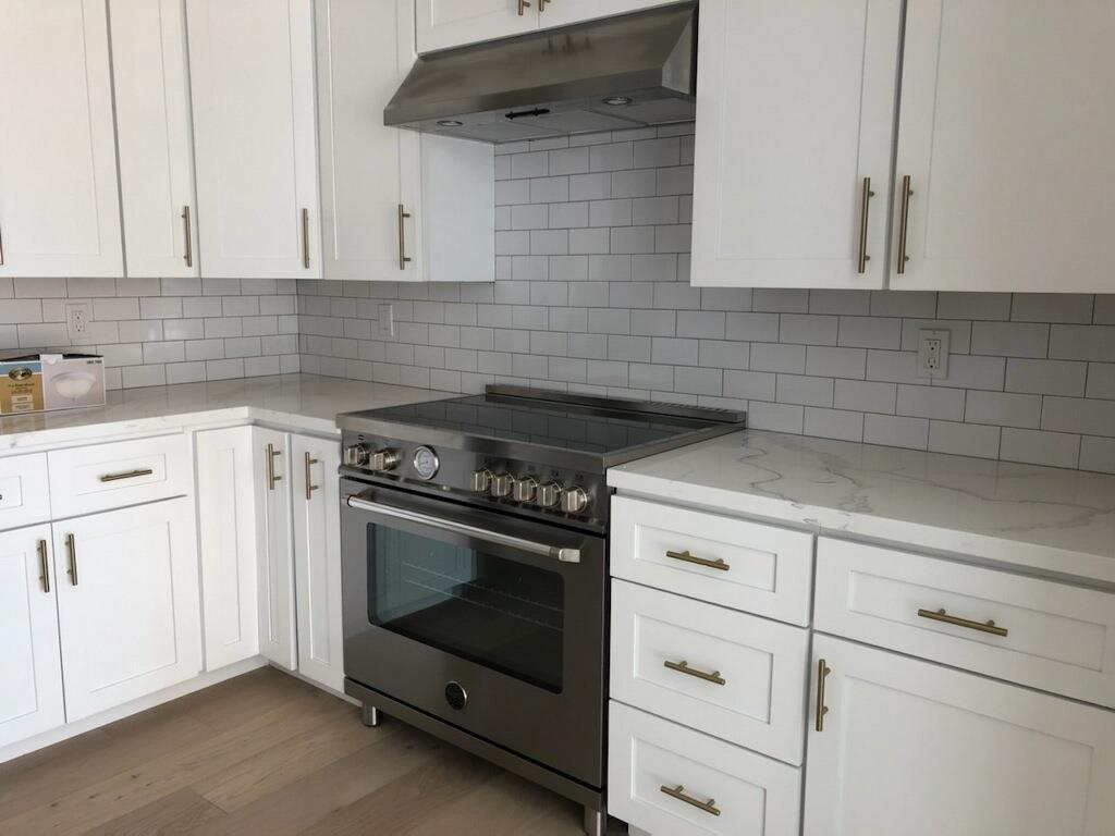 555 Laurel Avenue, Unit 610 San Mateo, CA 94401 - Photo 10 of 14 a kitchen with white cabinets and appliances