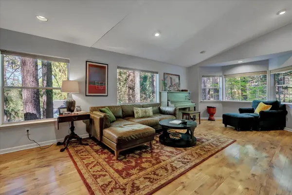 $579,000 | 10901 Footwall Drive, Grass Valley, CA 95945