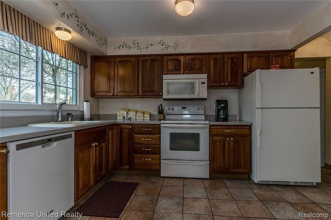 24383 Jamestowne Road Novi, MI 48375 - Photo 11 of 37 16_21.jpg