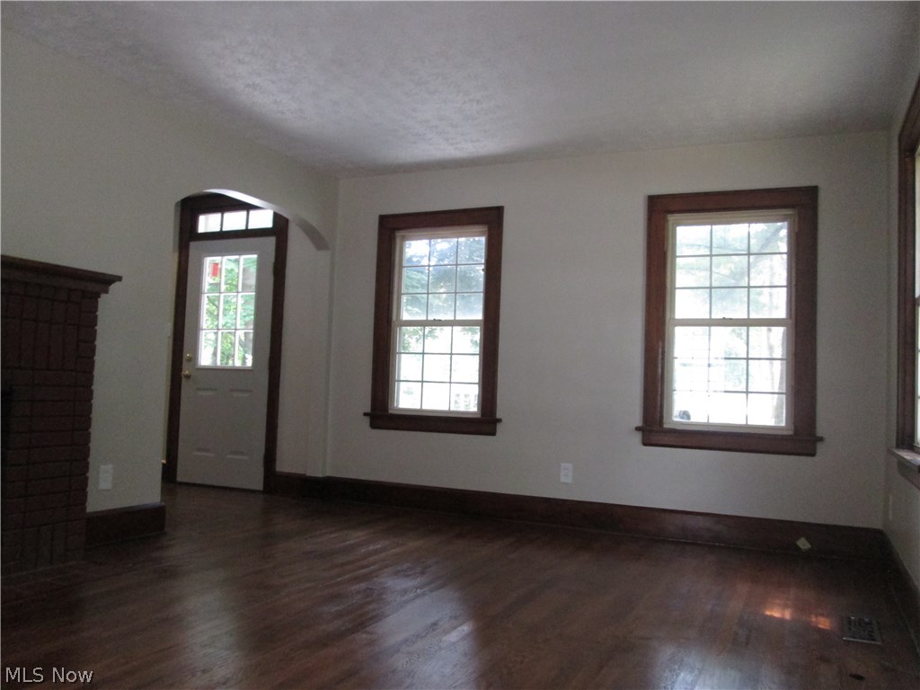 4798 Manchester Road Akron, OH 44319 - Photo 6 of 31 Gallery Image 6